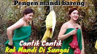 Ngintip gadis gadis cantik Mandi Di sungai