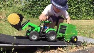 BRUDER TOYS JOHN DEERE Heuernte mit Rundballenpresse von ERTL