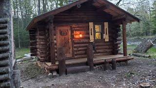 Relaxing overnight in a quiet and peaceful off grid log cabin # Busch craft  # no talking