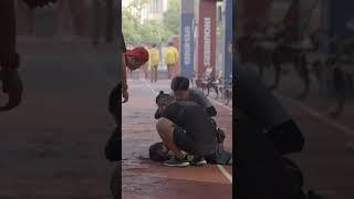 Cú ngã đi vào lòng đất của Hậu Hoàng  #shorts