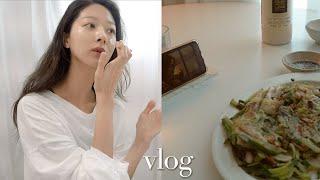 일상 vlog. 여름 쇼핑 언박싱(샌들/선크림/청바지/모델링팩/가방) 오랜만에 스킨케어 루틴 소개/전시보고 등산 갔다가 파전에 막걸리 먹는 일상 브이로그