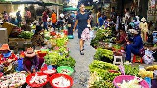 Rural life Rural food markets sell a wide variety of vegetables, fish, and meat along the streets