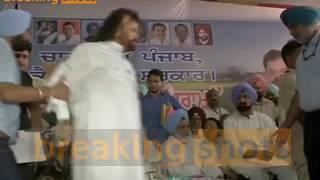 Hans Raj Hans Gets Angry on Dalit Issues