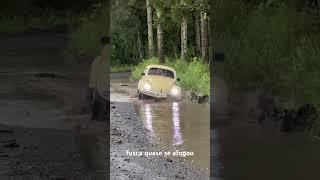 Fusca no alagado