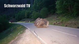  Riesiger Felsbrocken stürzt bei Todtnau-Präg von Hang auf Landstraße 149 herab [03.05.2020]