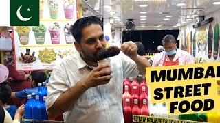 Pakistani eating street food in Mumbai | Juhu Beach street food | Indian street food