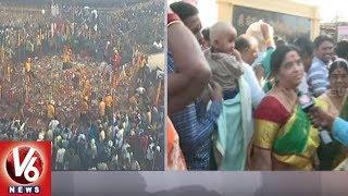 Medaram Jatara | Devotees Throng Sammakka Saralamma Jatara | V6 News