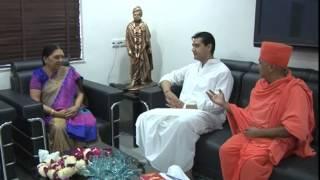 Kalupur Swaminarayan Mandir Acharya Koshalendraprasad meets Gujarat CM