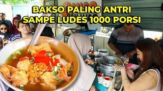 25 Tahun Jualan Bakso di Pinggir Jalan! 1000 Orang Rela Antri Buat Makan Bakso Ini!