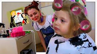 Eva in a beauty salon. Pretend play beauty salon. Princess Makeup. Beauty is a terrible power