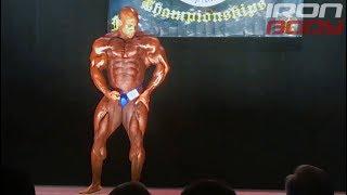 2017 Muscle Mayhem Pro Posing | Victor Martinez