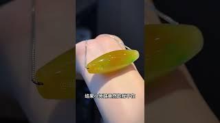 稀有黃加綠翡翠桶珠，我疼惜不已，小師妹打孔，把我心疼得要命呀！翡翠 珠寶直播 │ 翡翠 直播 │ 翡翠 │ 珠寶 翡翠 美玉 翡翠戒面 #翡翠直播 #翡翠 #珠宝 #珠寶 #翡翠珠寶 #Shorts