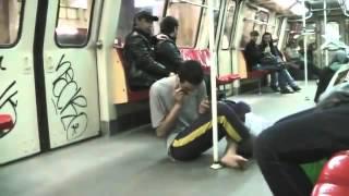 "Cersetor cu iPhone la metrou in Bucuresti" | Mori De Ras TV