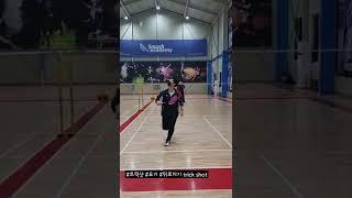 #shorts trick shot 뒤로치는 묘기 배드민턴 트릭샷