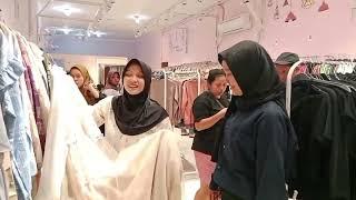 DIALOGUE GO TO SHOPPING (MUKAROMATUS SEPTRIA NAILA ft MAHYAUL KARIMAH)