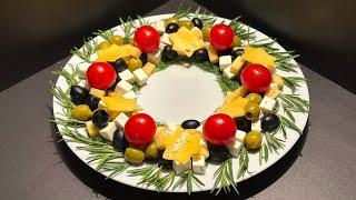 Christmas APPETIZER PLATE for your guests! A beautiful way to serve appetizers for the holiday!