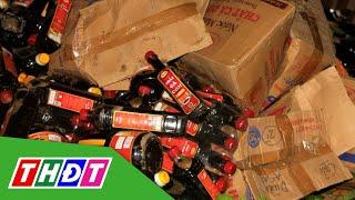 Hàng trăm chai nước mắm còn nguyên bị vứt trong bụi rậm | THDT