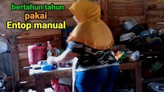 Entop Manual!!Bertahun tahun dijalani sebagai tulang punggung keluarga berjualan di Warung tangan.