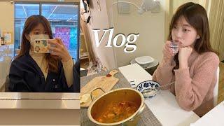 자취생 일상 VLOG | 코로나 시국에 방구석 포장마차에서 홈술하는 일상 | 폭설속 퇴근길 (고추장찌개, 스팸계란후라이, 알리오올리오, 소고기라면 + 스타벅스 신메뉴)