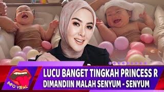 Lucu Banget Tingkah Princess R Saat Dimandiin Malah Senyum - senyum | Syahrini Reino Barrack