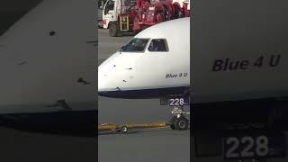 Aircraft Tow Tractor/Tug JetBlue Push Back #airplanespotting