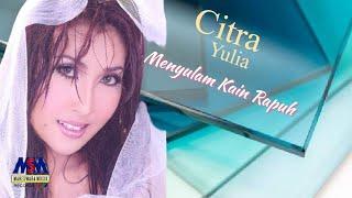 YULIA CITRA - MENYULAM KAIN RAPUH [OFFICIAL MUSIC VIDEO] LYRICS