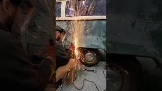 1971 T2 Volkswagen bay window bus rust repair Ep. 1