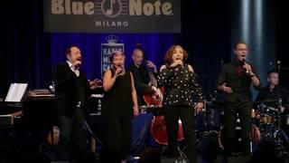 The Manhattan Transfer sign the Blue Note Milano Wall Of Fame!