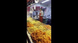 #路边摊美味  #东北物价 #盒饭 #打卡街边美食 #捕捉街头路边摊 东北盒饭6块钱4个菜你感觉值不值？