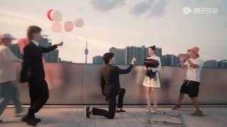 The cheating husband goes bankrupt, and the wife is proposed by the CEO in public