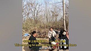 Anita teaches Zhang Jintao to dance.