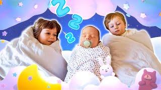 New Blankets for Baby Dorian | The Washing Maching is Broken! Kids Pretend to Play Parents