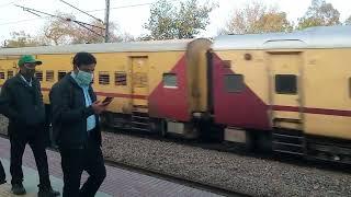 Wap4 Dehradun Express crossing New Ghaziabad at its top speed  (19020 train)