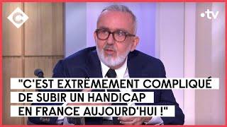 Handicap : la France n'agit pas pour l'accessibilité - Dominique Farrugia - C à Vous - 26/04/2023