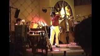 AMAZING Dancing Bass Player "AUGI" (Dwayne Augustine)