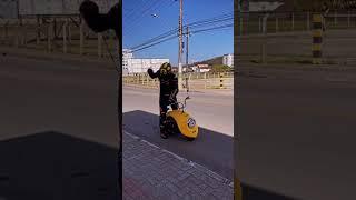 Minions en moto #shorts #viral #video #comedy #cars #automotive #motorcycle #blackhawk #asmr #4k