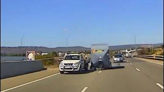 Aussiecams - 1 minute of Bad Driving 99