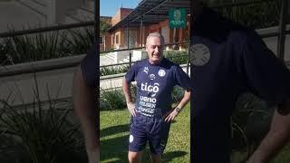 Entrevista al profesor Gustavo Alfaro antes del entrenamiento de la Albirroja