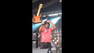  Victor Wooten bass juggling