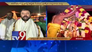 Telugu States temples teeming with devotees for Vaikunta Ekadasi - TV9