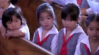 4th graders stage Nativity play on St. Peter's altar