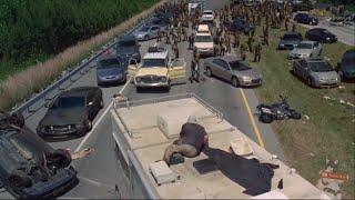 The Walking Dead - Horda de Caminantes en la Carretera de Atlanta (Latino)