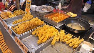 A newly opened snack food (tteokbokki) and small gimbap restaurant in a hot market these days.