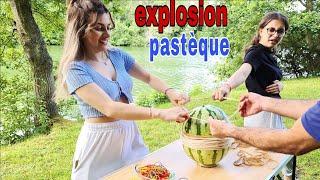 explosion pastèque avec 1000 élastiques en famille