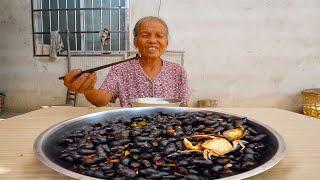 “黑螺”，阿婆野外撿來的美味，撒上辣椒，回味無窮！Guangxi grandma Making Tin Snail Food