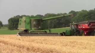 John Deere 9600 Maximizer Combine Harvesting Wheat