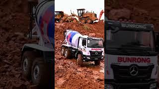R/C Cement Mixer Overcomes Rocky Trails with Ease in Offroad Race!