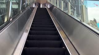 【東芝】1X エスカレーター FOLEフィットネスクラブ豊洲  escalator FOLE fitness club Toyosu Tokyo Japan