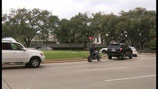 What's Driving Houston: The rules on stopping at a roundabout