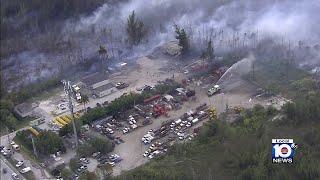 Large grass fire continues burning in west Miami-Dade County